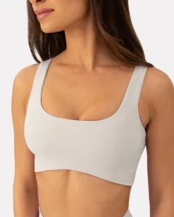 PAVOI Medium Support Bras|Bras-Athleisure Curved Hem Medium-Support Sports Bra